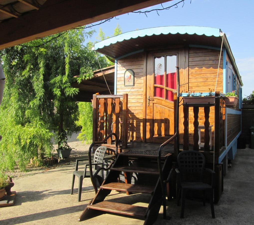 La Roulotte Des Carpates Hotel Gaillac Buitenkant foto