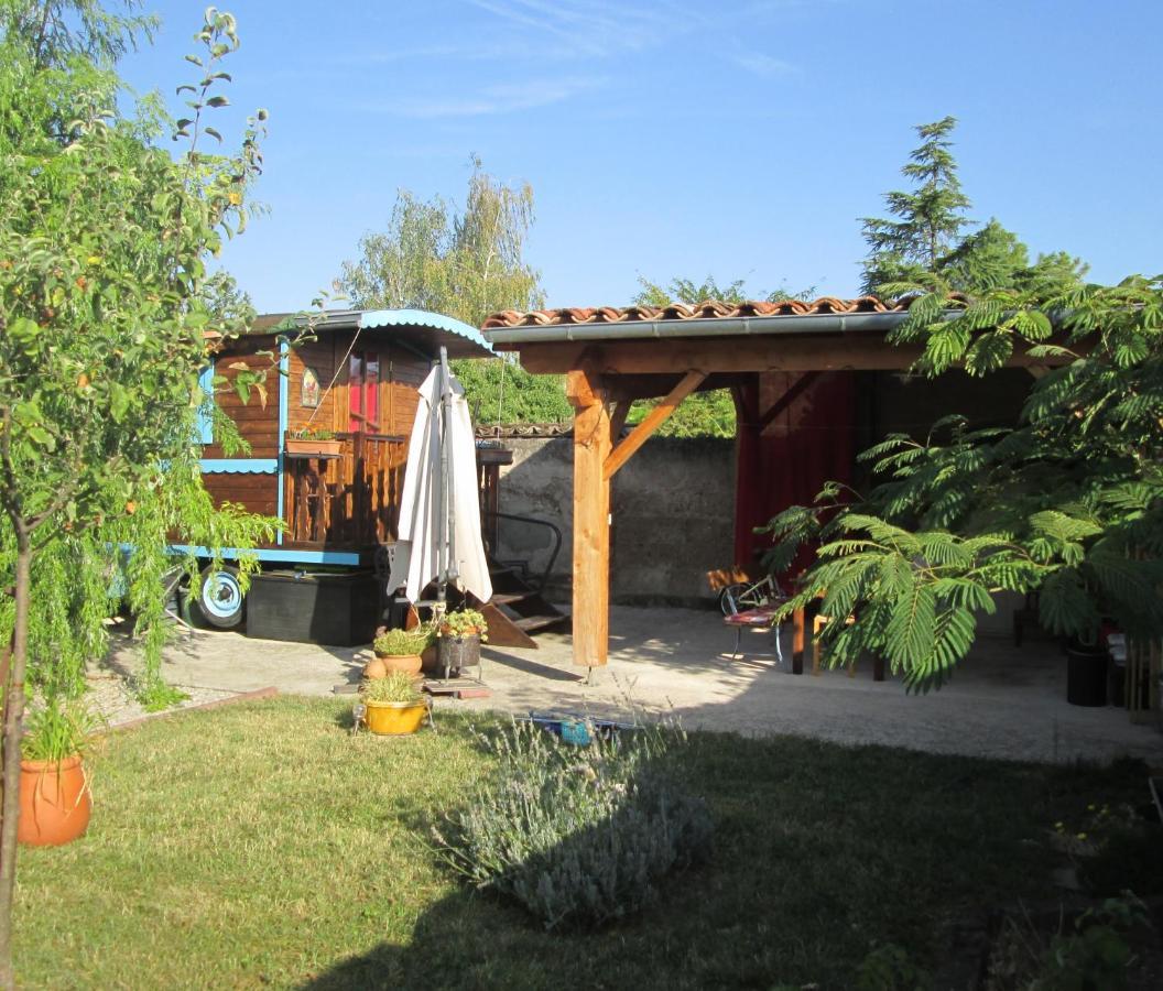 La Roulotte Des Carpates Hotel Gaillac Buitenkant foto